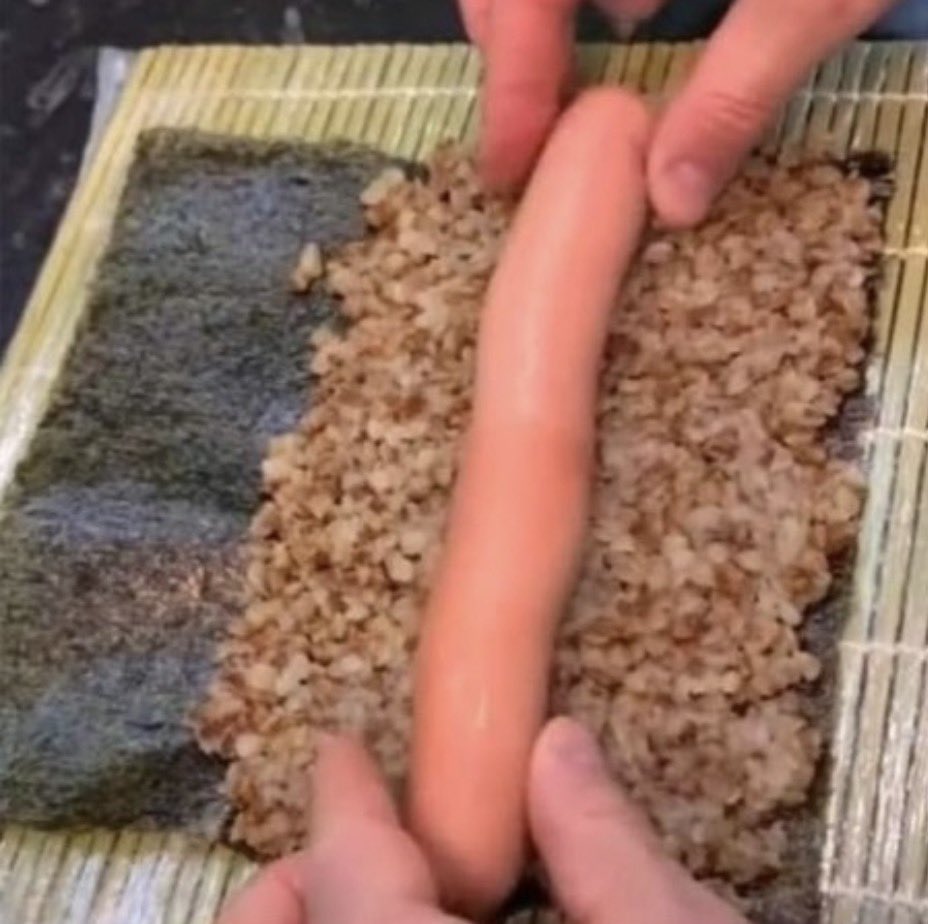 RysiekzMisia2's tweet photo. Hej, moi drodzy japońscy przyjaciele z Twittera. Przygotowałem właśnie sushi i wygląda to tak: 
Jakieś rady, wskazówki? 
Z góry dziękuję. https://t.co/WWfkuB4vmg