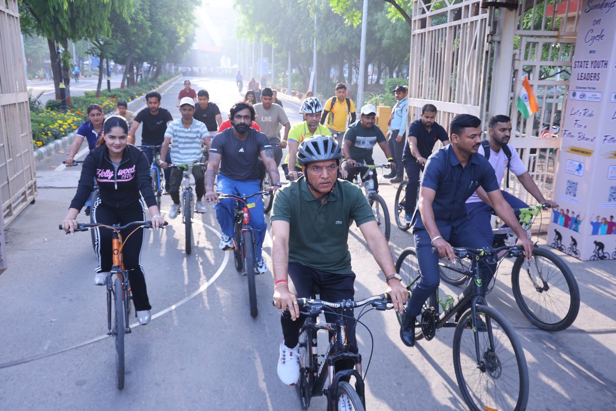 MYBharatHQ's tweet image. Where fitness meets leadership, change begins.

#SundaysOnCycle with Youth Leaders, with the Sports Authority of India at Jawaharlal Nehru Stadium, brought together energy and purpose—graced by Dr. Mansukh Mandaviya, Union Minister of Youth Affairs &amp;amp; Sports.

#MYBharat #FitIndia