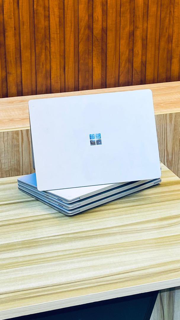 Laptop Kiganjani💻 tweet media