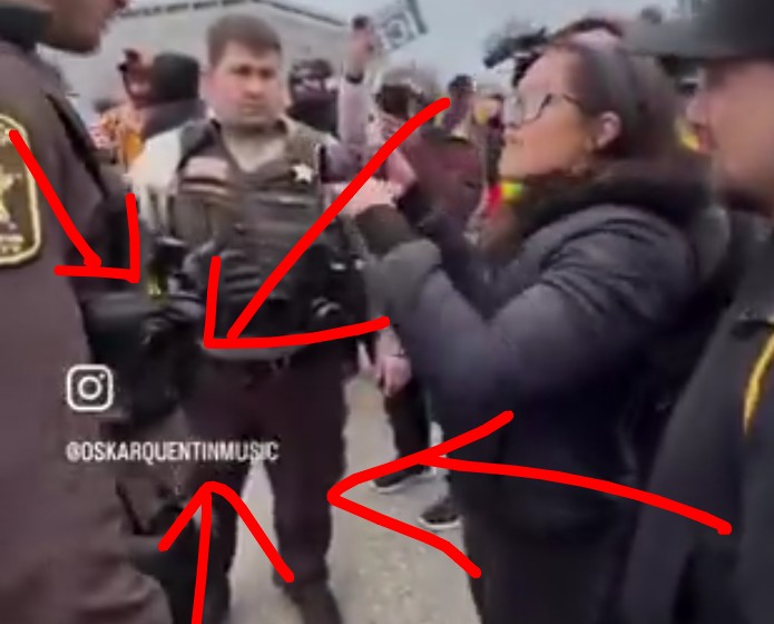 Ellen Thompson tweet media