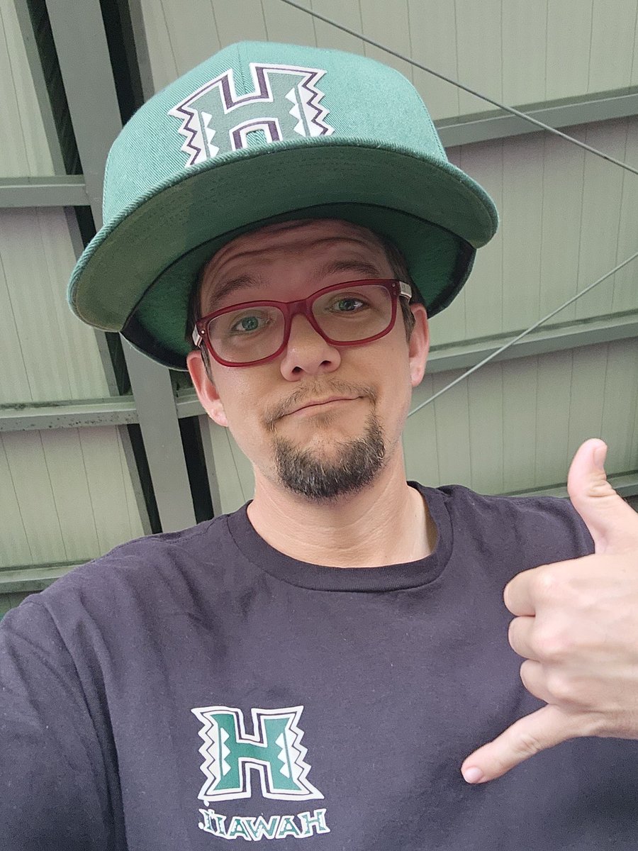 CABsFam's tweet photo. #selfie6th @HawaiiBaseball @HawaiiAthletics https://t.co/JVaY2Vfdiv