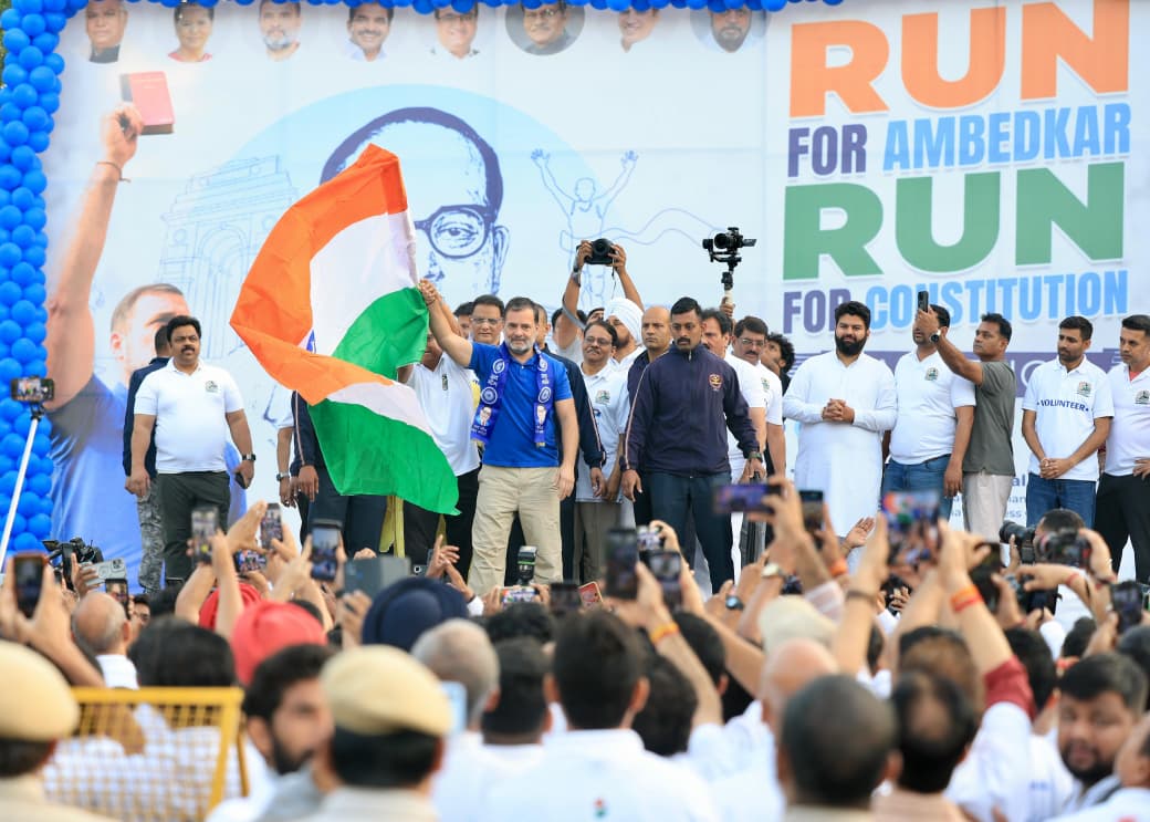 ADiravia's tweet photo. @DrJayanThiyagu Good Morning India🙏
*
Nobody is above the Constitution.
The Constitution is paramount.
Jai Rahul Gandhi ji 🔥
Jai Hind🙏
*
#RunForAmbedkar #RunForConstitution
@INCIndia @RahulGandhi @TNCCITSMDept https://t.co/RqYuTucwZP