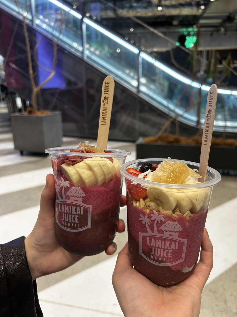 この前友達おすすめのお店で、初アサイーを食べてきました！記念に投稿🫐

今日は、午前中でひと通り家事を終わらせたので、午後からはお芝居の練習してきます🫡✨