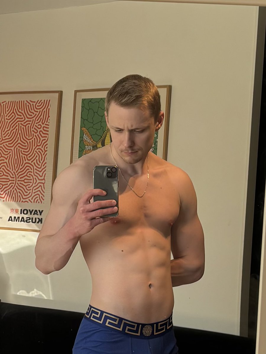 drgur12's tweet photo. Hey what’s up? 
#gym #fitness #Versace https://t.co/flPe7X2iGL