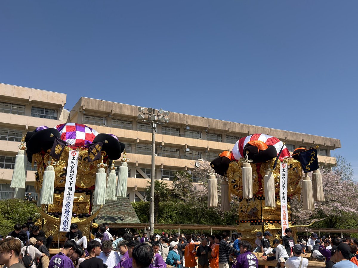 WxJio's tweet photo. ㊗️三十周年
萩生東太鼓台
上原太鼓台
阿吽の飛龍が春空に舞いました🌸
最後にお弁当までありがとうございました🙇🏼
 #新居浜太鼓祭り
 #萩生東太鼓台
 #上原太鼓台 https://t.co/ta4rWc0roF