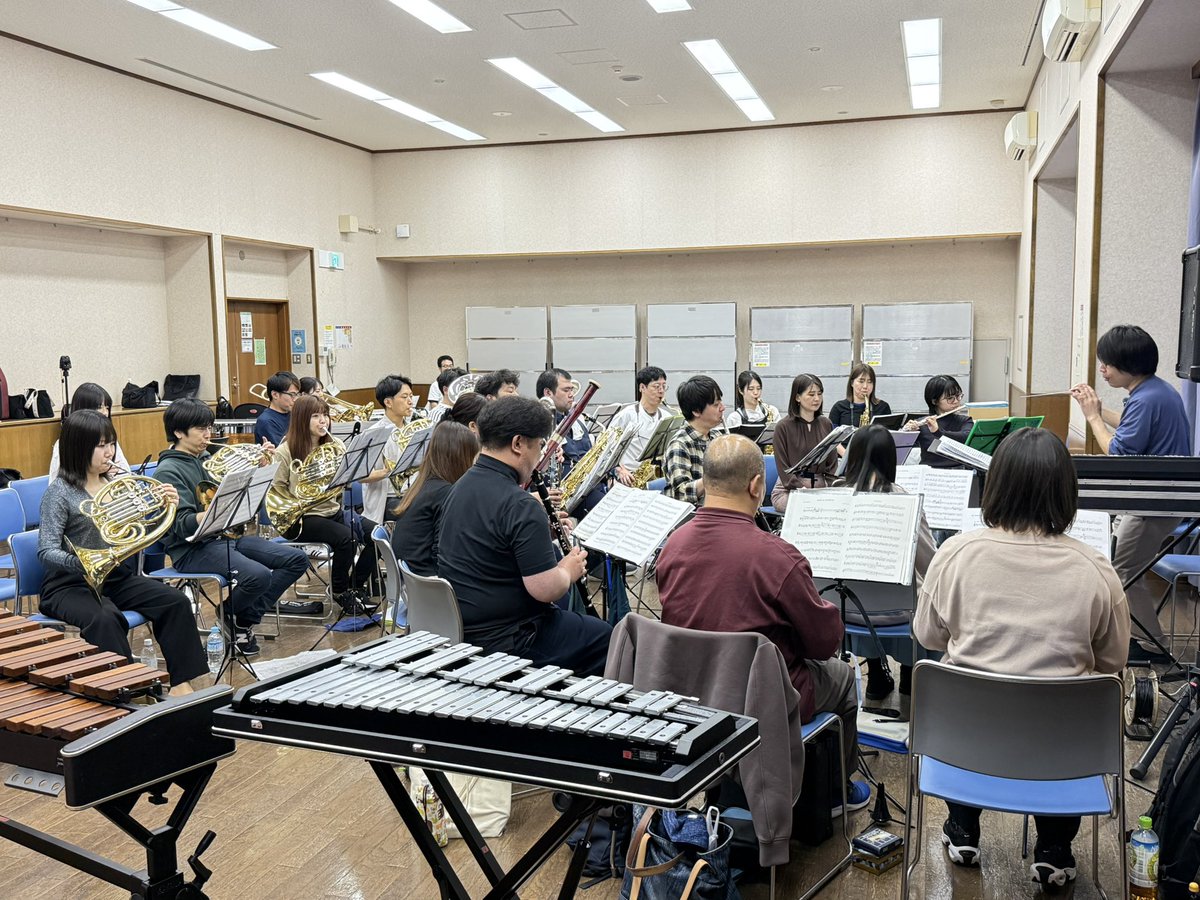 oedowinds's tweet photo. 昨日も定期に向けて練習❗️
指揮に意識を持つことは大前提、アンサンブル力の重要性に改めて気づく1日でした🦦☀️
Euph.に見学者のかたもいらしてくださりました🏖️❤️‍🔥
定期演奏会まで1か月をきりました🕺
みなさまのご来場心よりお待ちしております🫶🔥
チケットはこちらから🎪💫
https://t.co/zYslKBWsvb https://t.co/wyi7KMCN3I