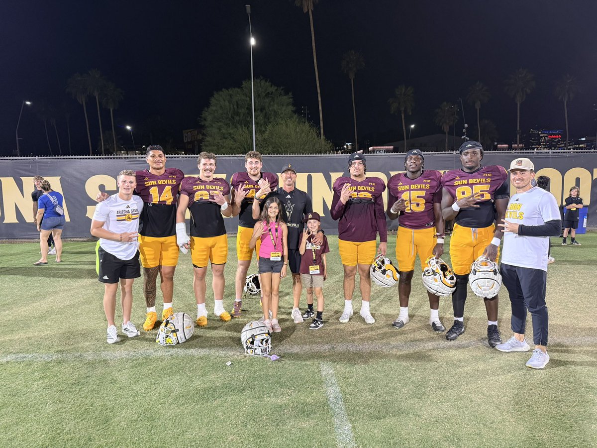 CoachMohns's tweet photo. Got the full crew this time! #Yetis #TEmpe 🔱 https://t.co/EbqHj9J3dw