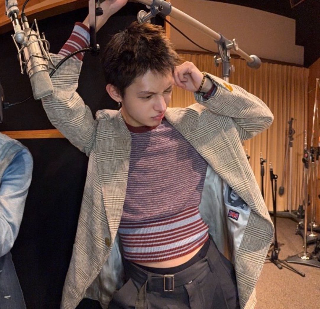 daily james waist tweet media