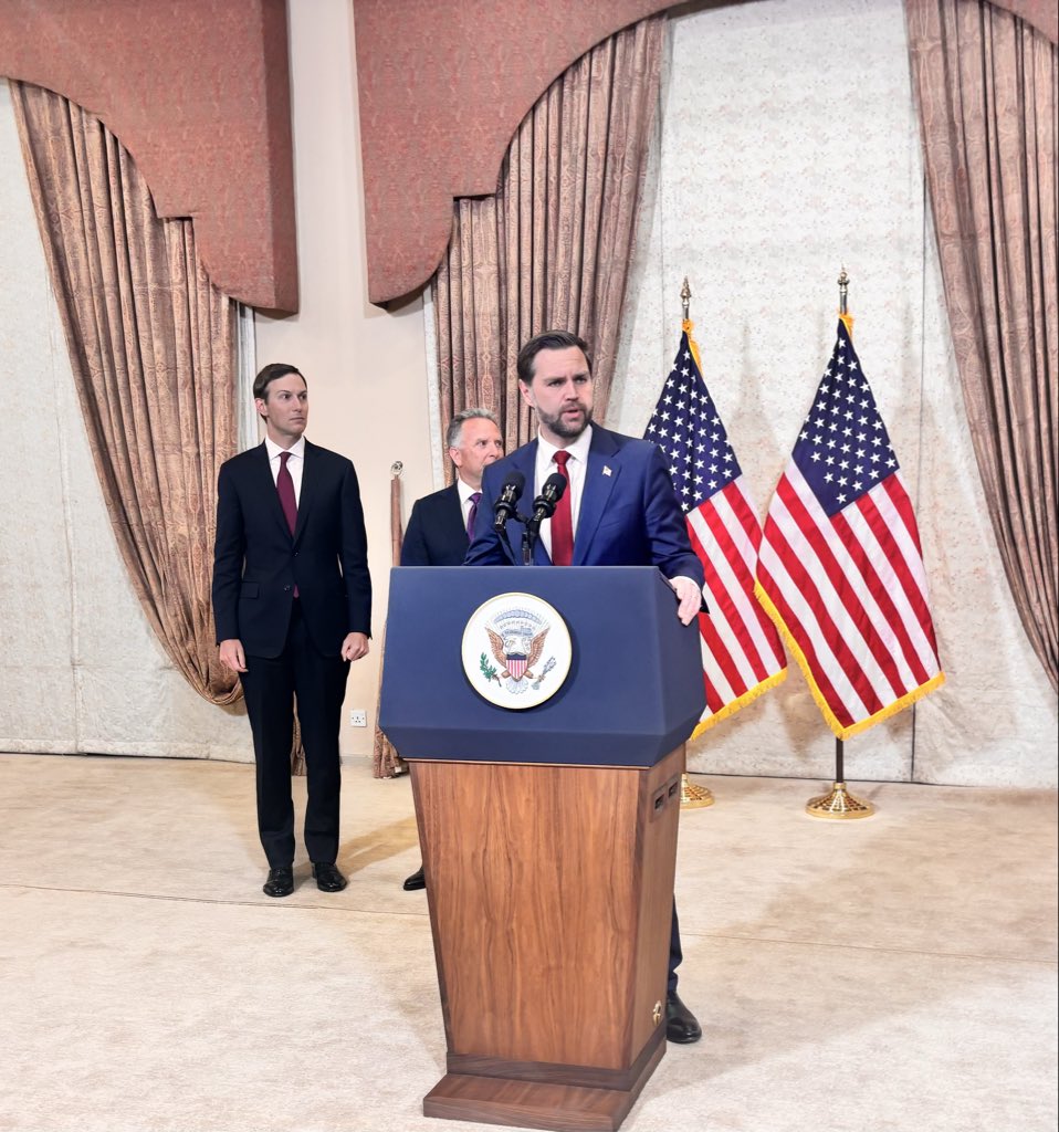 𝔼𝕟𝕟𝕪 tweet media