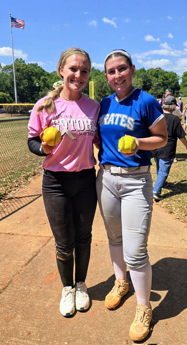 ARuss2027's tweet image. Yep, this happened today.  I sent one yard and then @anna_bonds844 had to do the same... We ended the day in a 6-6 Tie after 8 innings. Pitchers that can Hit! #Friends #Gators_vs_Pirates @joshBaxternsr @CoachOAllZones @BSherSB @FastpitchAthRec @GCMSportsAL @KyleParmley