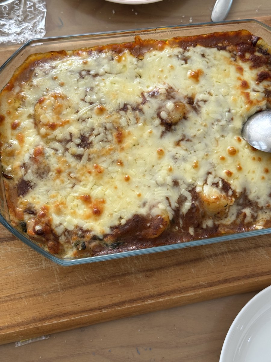 昨日の夜ご飯クリームシチューからの、今日は残りを使ってドリア
デブ養成食事

でかい食パン買ったのでくり抜いて焼きたかったが高さがあまりないのでそこまで厚みを取れなかった