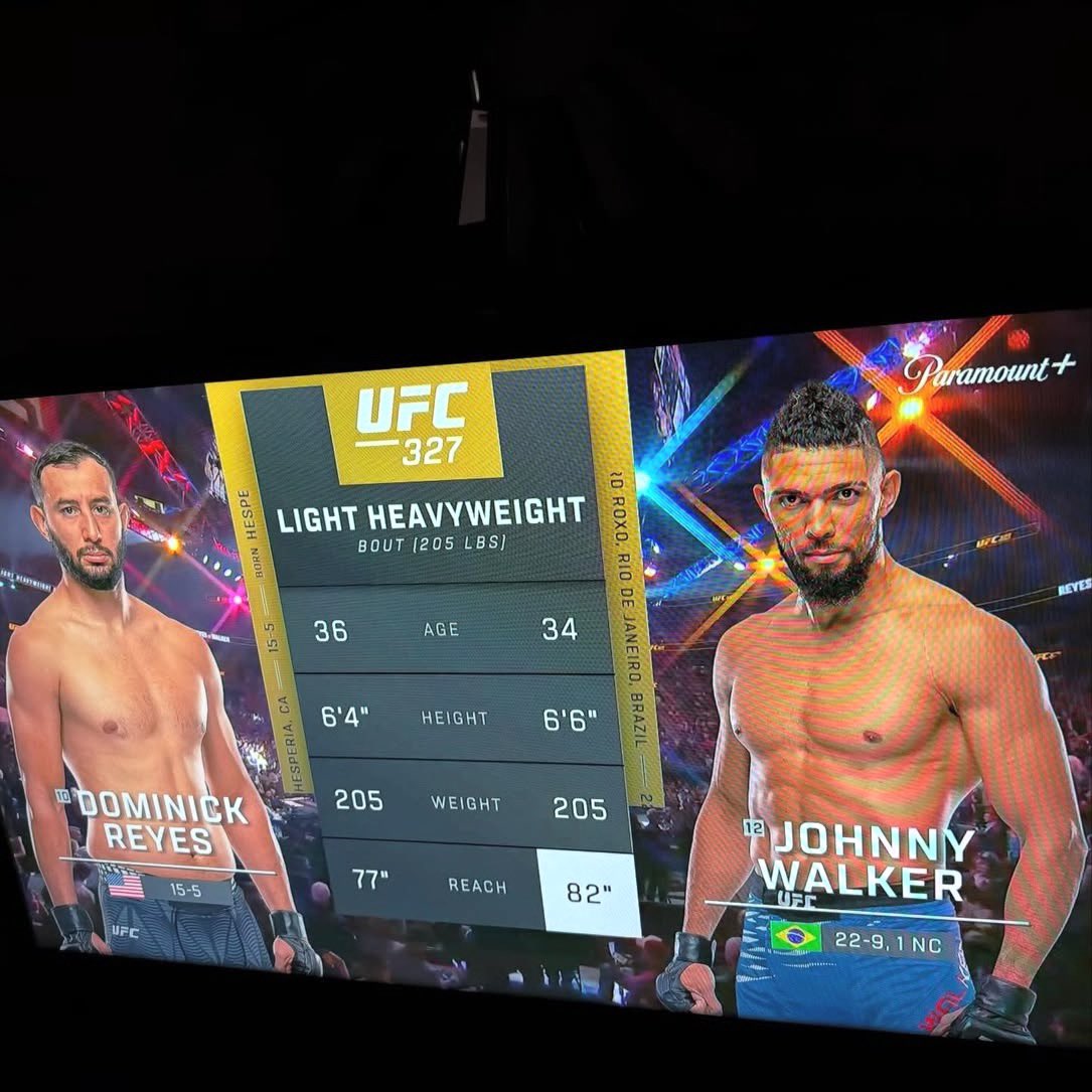 NicholasButr's tweet image. Dominick Reyes vs Johnny Walker