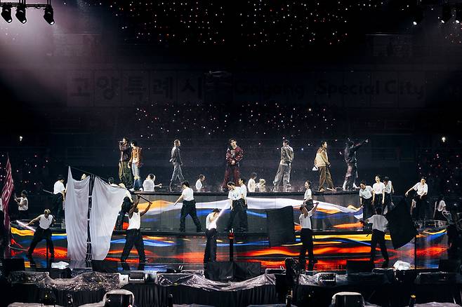 cypherluscious's tweet photo. "The gap between those who merely pretended to enjoy the stage and those who completely controlled and enjoyed the world of the stage was vast. The perfect ensemble, [...], was enough to prove why they stand at the pinnacle of the world." https://t.co/9h23uTFniH https://t.co/XlOwRld0L5