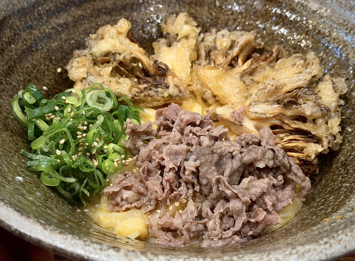 MayustaT tweet media