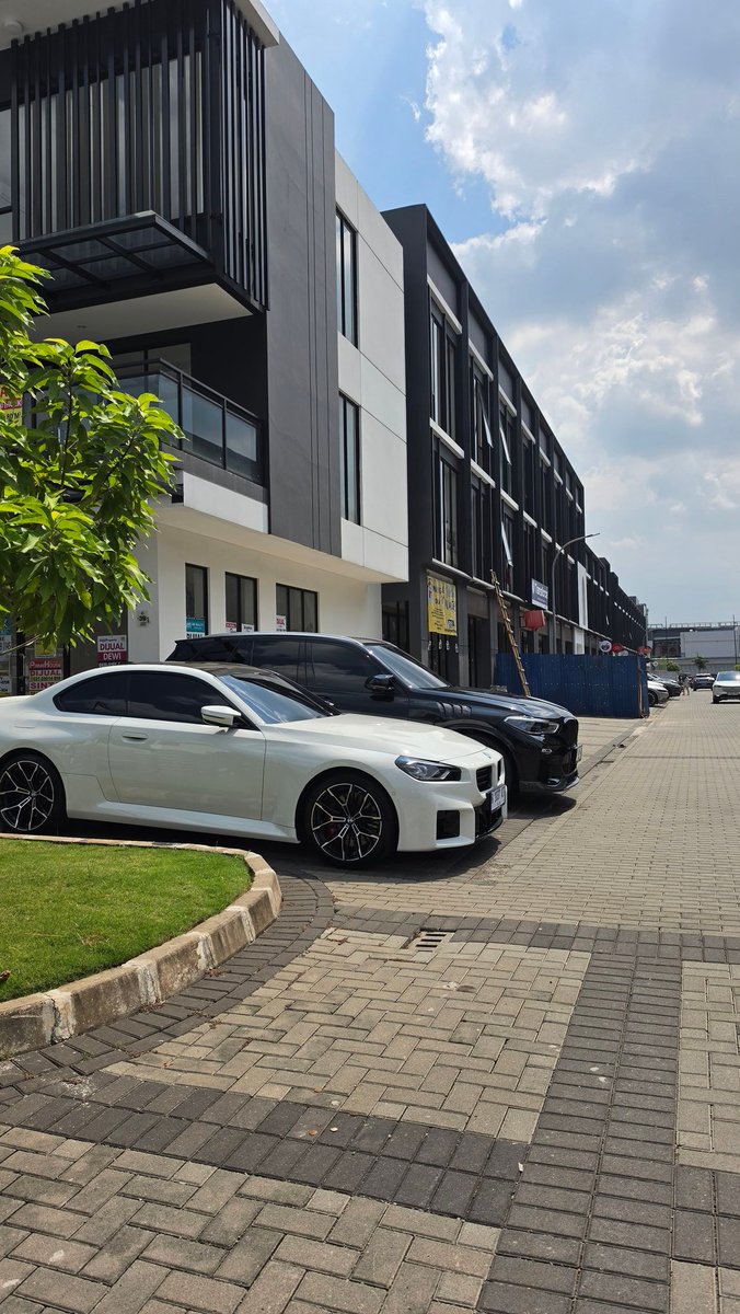 Yoshii70's tweet photo. The 2 reasons my savings keep running dry 🤍🖤

#bmwm2 #bmwx5 https://t.co/zhpSA1AdW1