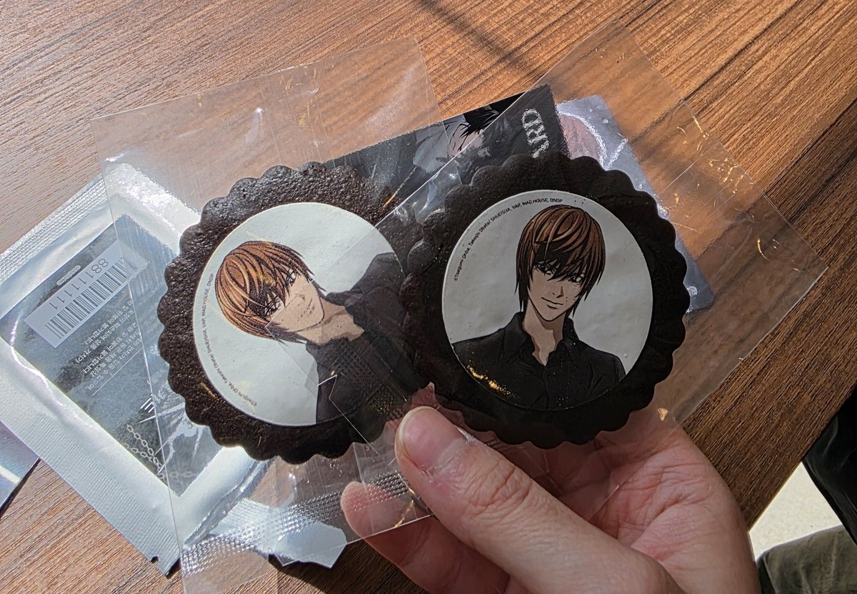 Loop__lo's tweet photo. #데스노트 #DEATHNOTE #콜라보카페 #투니크 https://t.co/jPUcX6BTwf