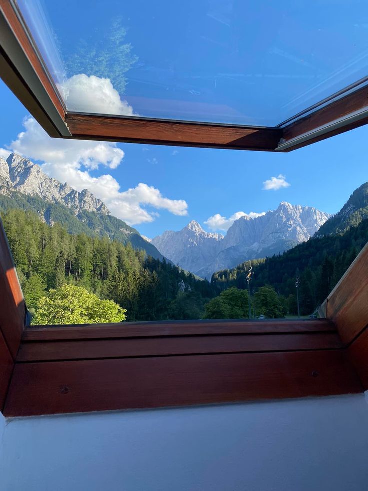 VistaVoid's tweet photo. A little sky, a little dream. https://t.co/blI5cXuI8s