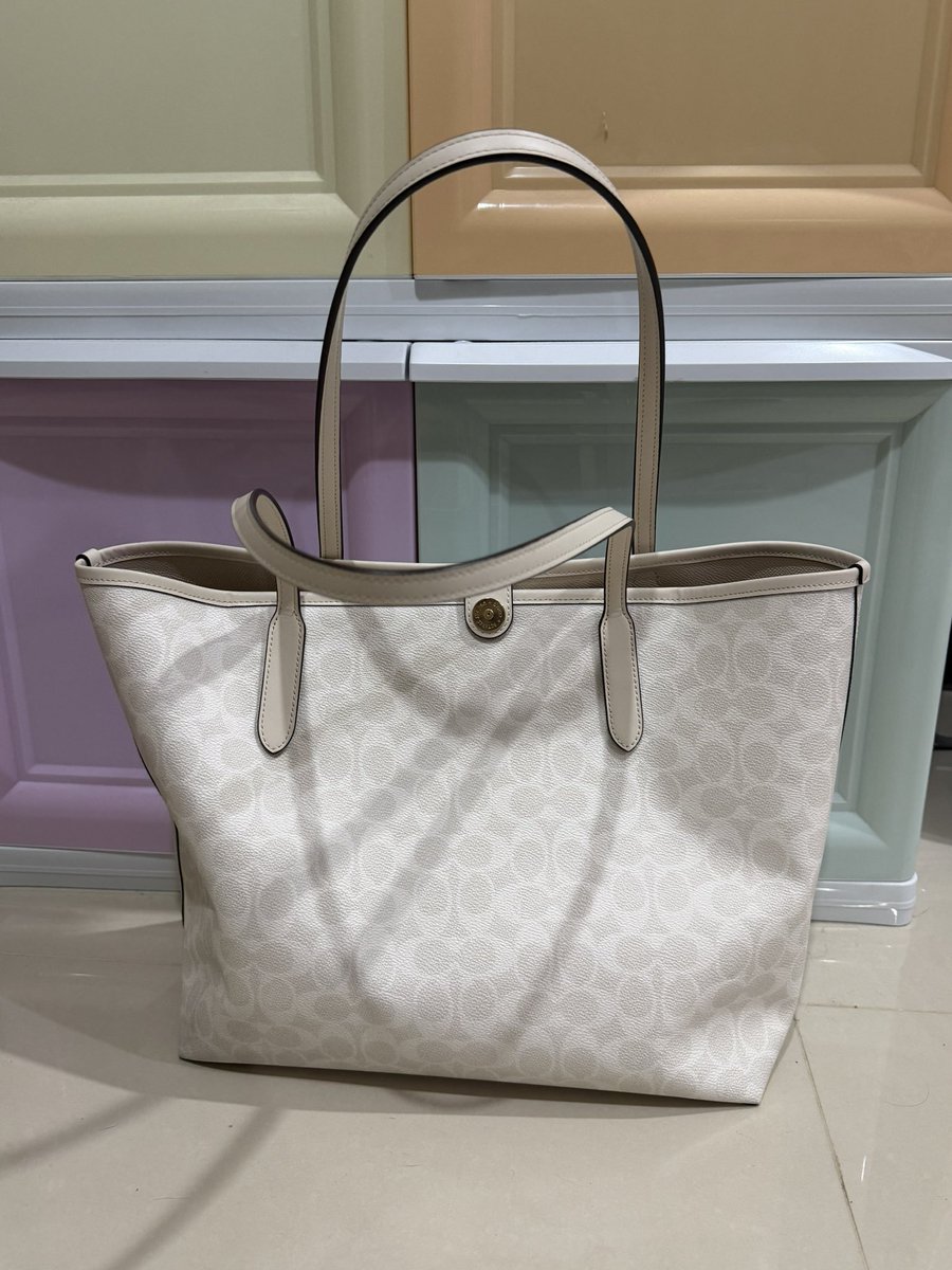 bbythevey's tweet image. ส่งต่อ city tote bag จาก coach outlet ใช้งาน 1 ครั้งสภาพ 100%

3,800฿ (รวมส่ง)

สนใจ/ สอบถามเพิ่มเติม dm ค่ะ

#coach #ส่งต่อกระเป๋า #กระเป๋ามือสอง
#coachthailand #ส่งต่อCoach 
#coachส่งต่อ #Coachมือสอง #กระเป๋าแบรนด์เนมมือสอง #ส่งต่อ #ส่งต่อกระเป๋า