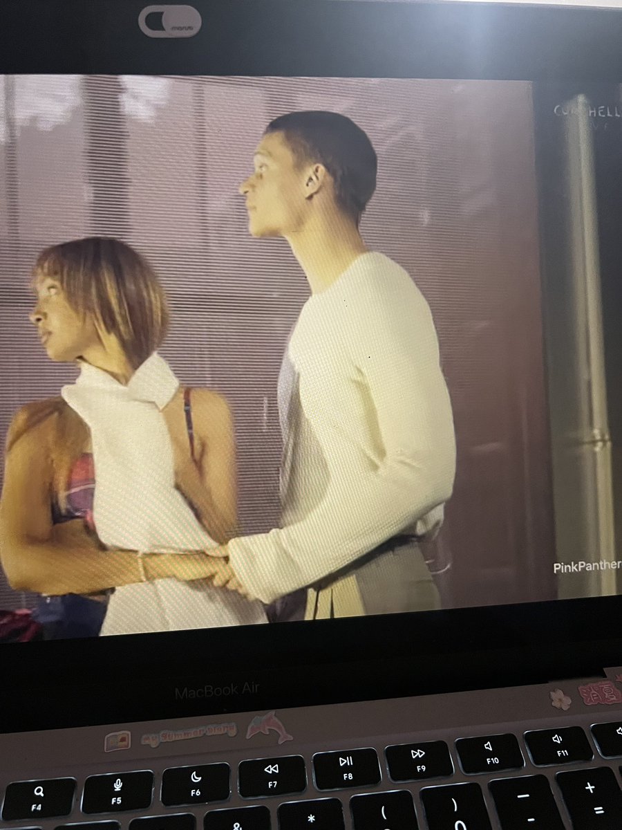 zendaya’s bob tweet media