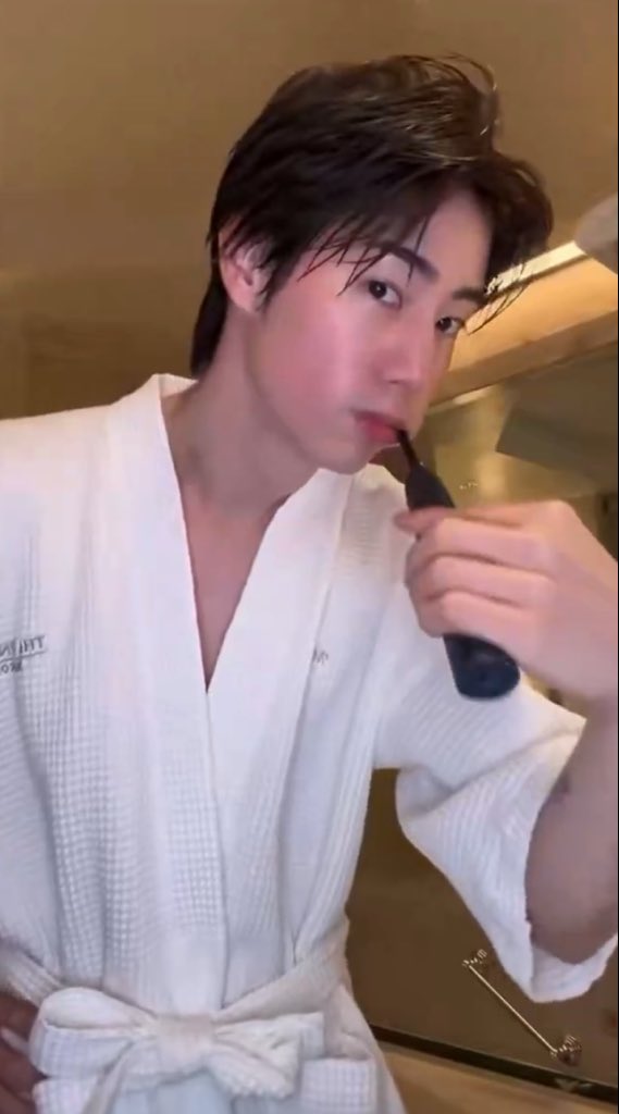 adoholic93's tweet image. คนเรามันจะหล่ออะไรได้ขนาดนี้!!! สุดๆ หน้าสดยิ่งหล่อ จะบ้าาา หล่อแบบชาตินี้ไม่แบ่งความหล่อให้ใครแล้ว 😭 #MarkTuan