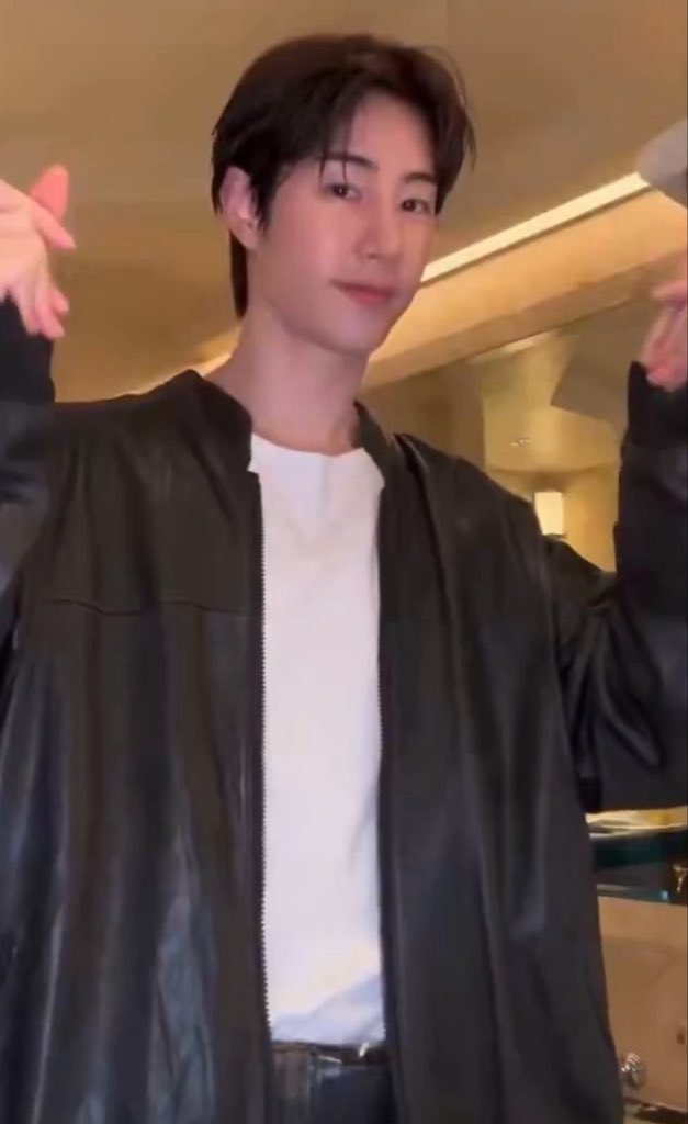 adoholic93's tweet image. คนเรามันจะหล่ออะไรได้ขนาดนี้!!! สุดๆ หน้าสดยิ่งหล่อ จะบ้าาา หล่อแบบชาตินี้ไม่แบ่งความหล่อให้ใครแล้ว 😭 #MarkTuan