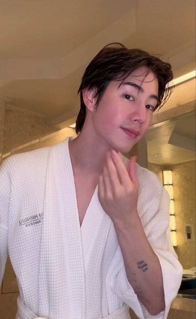 adoholic93's tweet image. คนเรามันจะหล่ออะไรได้ขนาดนี้!!! สุดๆ หน้าสดยิ่งหล่อ จะบ้าาา หล่อแบบชาตินี้ไม่แบ่งความหล่อให้ใครแล้ว 😭 #MarkTuan