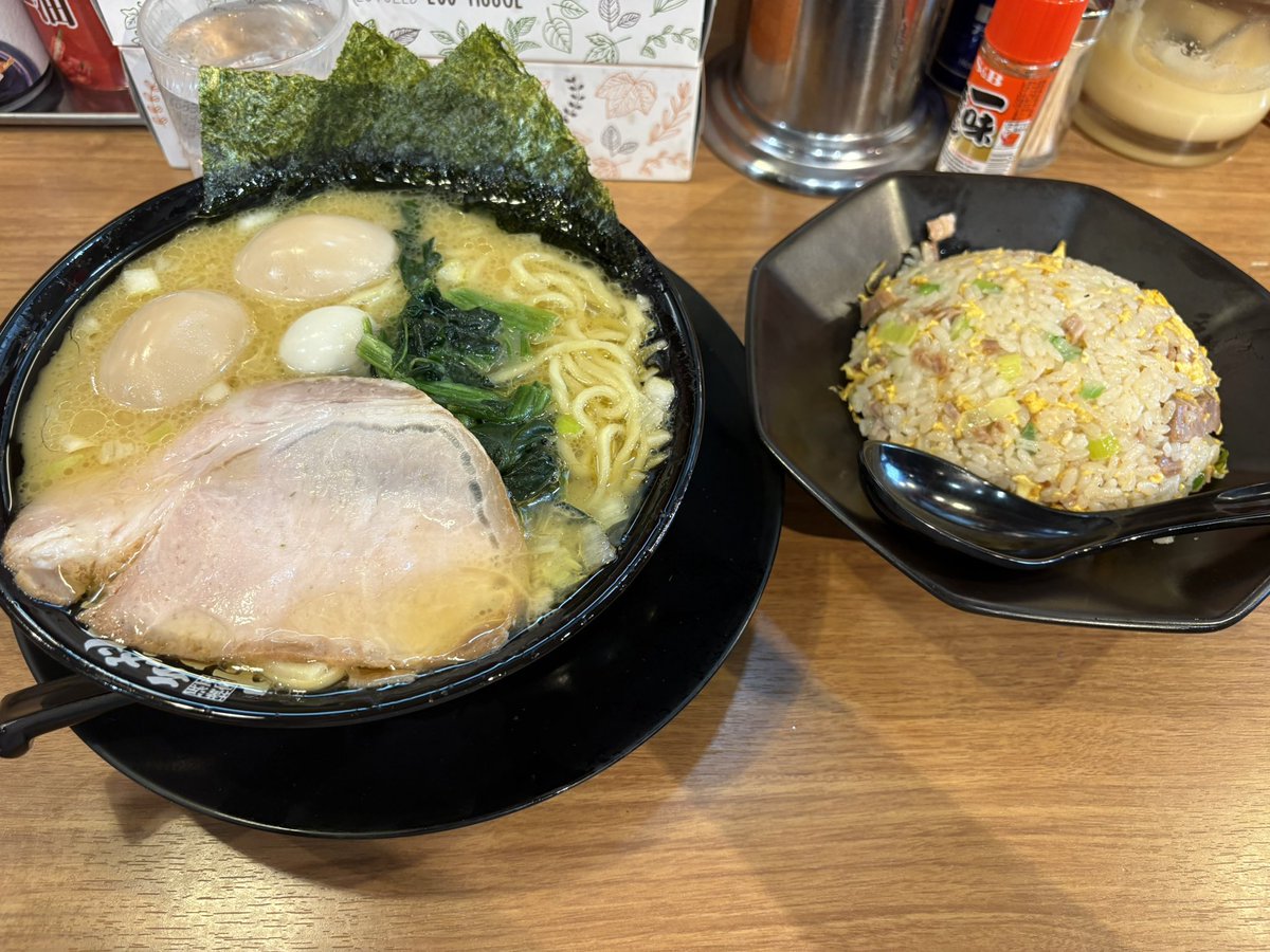 oty5656's tweet photo. 久しぶりに家系ラーメン食べた https://t.co/6yznhgqP4i
