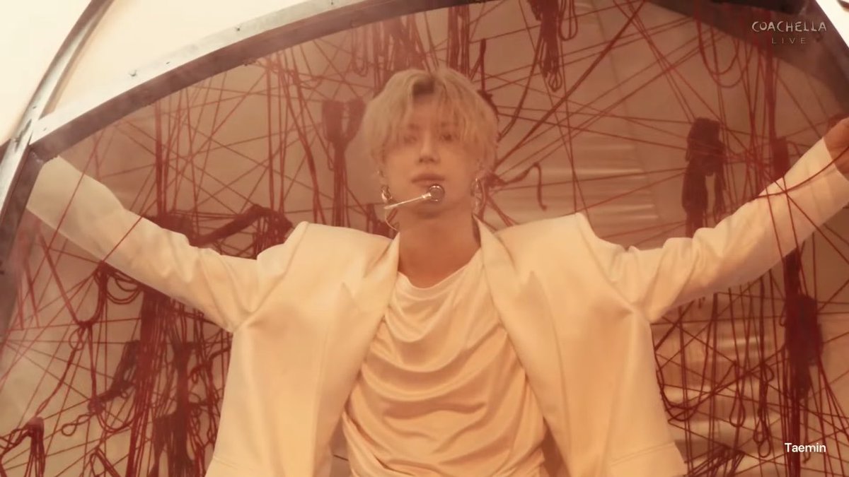 TAEMdoku's tweet photo. The parallels between Taemin’s first live stage as a solo artist in 2014 and his Coachella debut tonight ♡

#TAEMCHELLA 
#TAEMIN_COACHELLA https://t.co/xUfMtoALQD