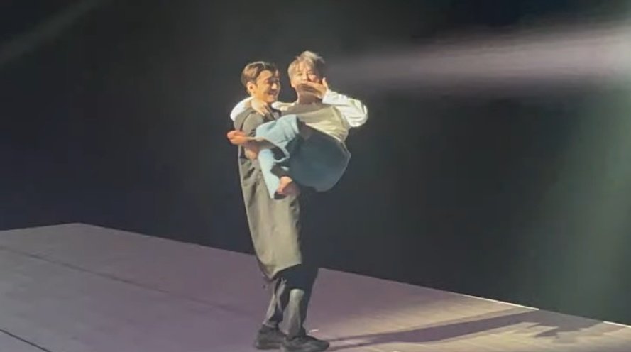 asot 🍎🌒✨ | XIA JUNSU IS BACK! tweet media