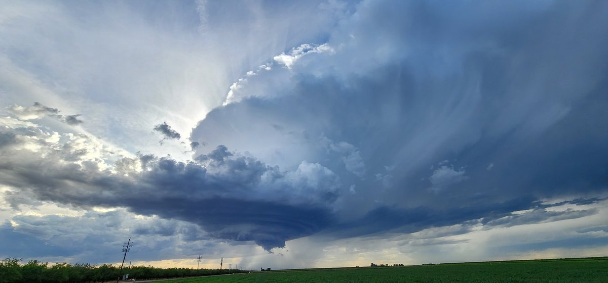 Sorry for late post phone issues. Intercepted this beautiful photogenic tornado warned #supercell #thunderstorm Thursday 4/9/26 6:01 pm on Avenue 13 Road 18 1/2 western Madera Co. Ca. <a href="/NWSHanford/">NWS Hanford</a> <a href="/Becca_Furnish/">Becca Furnish</a> <a href="/StormHour/">#StormHour</a> <a href="/niknakaroni/">Nikkole Cooper</a> <a href="/RobMayeda/">Rob Mayeda</a> <a href="/FirePhotoGirl/">FirePhotoGirl</a> <a href="/ReedTimmerUSA/">Reed Timmer, PhD</a>