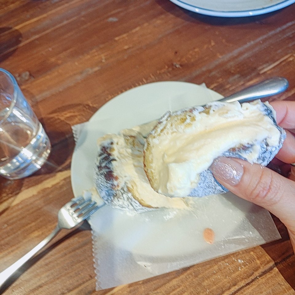 choconuts_style's tweet image. #kiso 
明太子フランスパーン❣️
じゅわっ
イートイン限定の生ドーナツは飲めます(　ﾟдﾟ)ｸﾜｯ♡