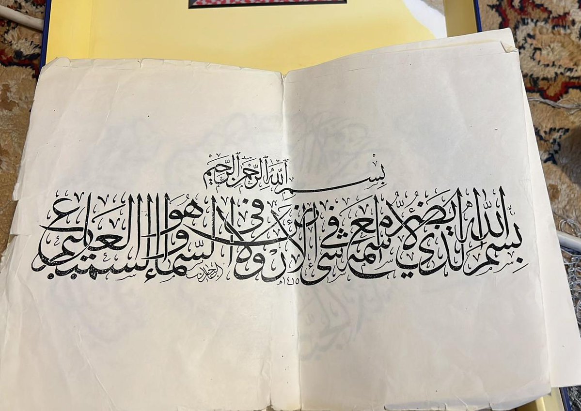 كتابات قديمة لي من سنة ١٤١٥ للهجرة لها ٣٢ سنة من أيام المرحلة الجامعية محفوظة عند أحد الأصدقاء.
#الخط_العربي #كلنا_خطاطون #عام_الحرف_اليدوية_2025 #خط_الثلث
