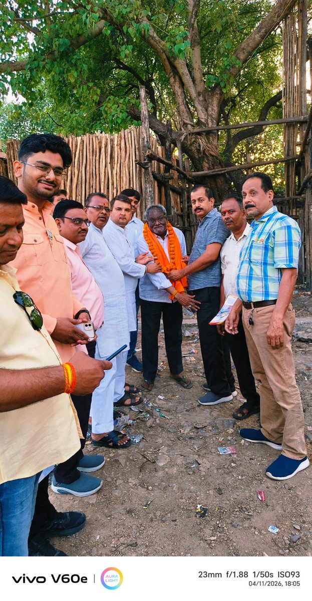 SamarthDwivedii's tweet photo. कल 11 अप्रैल,भाजपा के 47वें स्थापना दिवस के अवसर पर लोकप्रिय विधायक महोबा सदर विधानसभा श्री @rakeshgoswami_ चाचाजी के मुख्य आतिथ्य में महोबा नगर के नैकानापुरा में बस्ती चलो संपर्क अभियान के तहत पदाधिकारी संग घर-घर जाकर जनसंपर्क करते हुए पार्टी की नीतियों व विचारों को साझा किया। https://t.co/ztNrByllCa