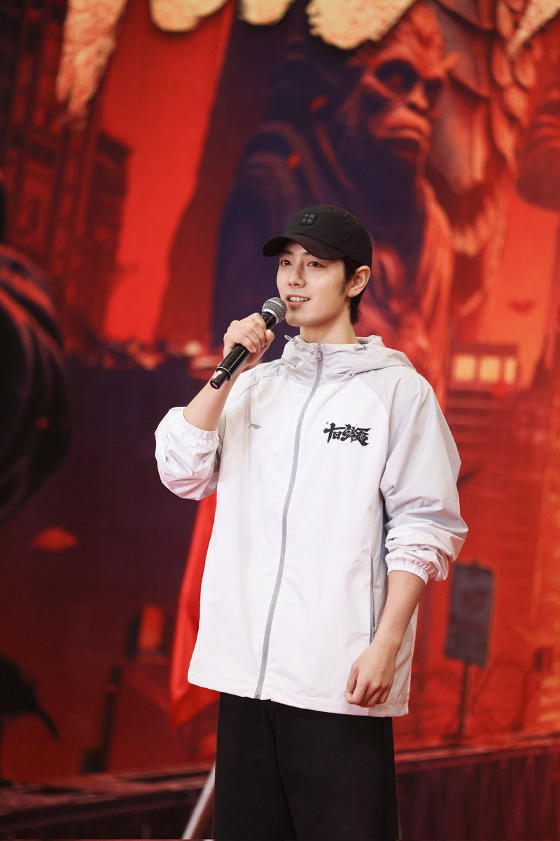 xzhaniverse's tweet photo. xiao zhan is so amazingly eloquent, he handled that question so well. i wish i have even 30% of his eloquence and language skills 😭😭

cxfx said that a superstitious event like crimson moon at the start of filming is typically seen as a good omen in the industry. a wise person would capitalize on an event like that, and xiao zhan did exactly that. 

not only he confidently accepted the praise without the usual false humility, he also extended it to the entire crew and encouraged everyone to work together to create a great drama and satisfactory result.