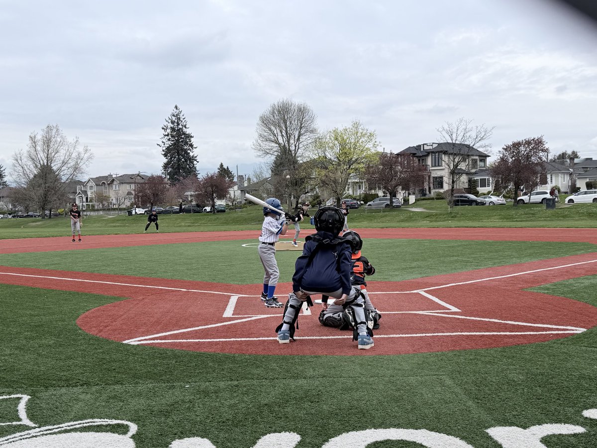 1CanadianKid's tweet photo. Big boy moves. Balls and strikes. And takin’ no business. And Dad commentating . https://t.co/KW9pPinVNR