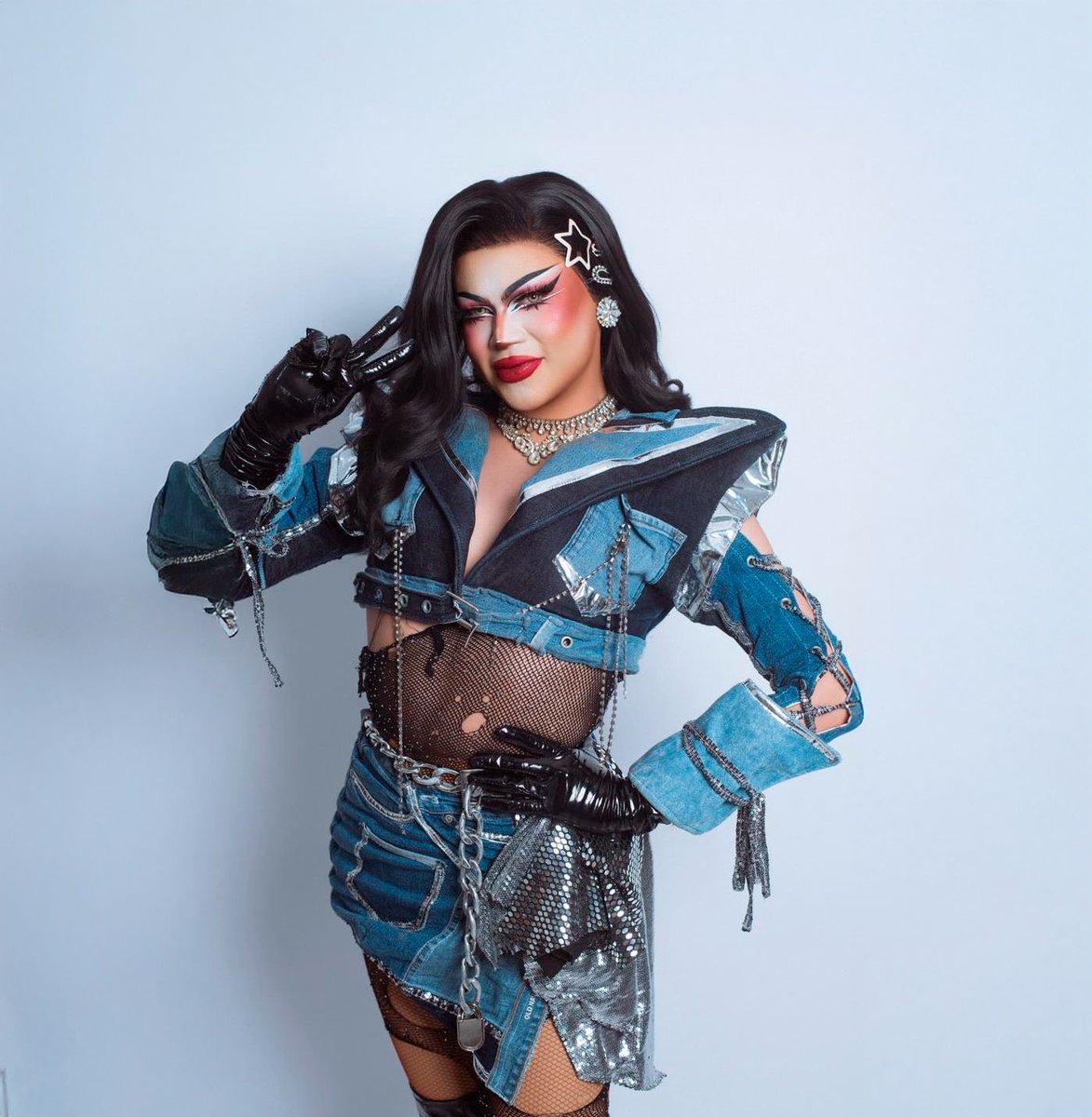 Mañana tengo a la <a href="/REBELMORK/">REBEL MÖRK</a> y <a href="/misshantelle/">SHANTELLE #1</a>  en el “Momentolence “ 

Lo ven a las 8pm bye 🤟🏽