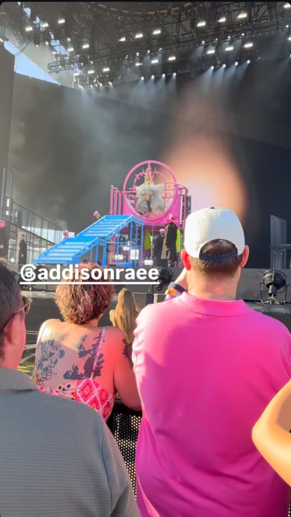 it’s elle ♡ tweet media