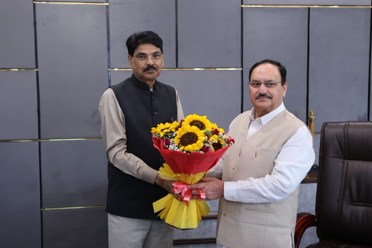 praksh_giri's tweet photo. आज माननीय सांसद श्री मनन कुमार मिश्र जी ने केंद्रीय स्वास्थ्य एवं परिवार कल्याण मंत्री श्री जगत प्रकाश नड्डा जी से शिष्टाचार भेंट कर उनका मार्गदर्शन प्राप्त किया।🙏 https://t.co/2ac6uZI0jl