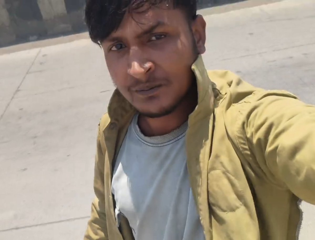 औरंगाबाद में पुलिस ने एक ट्रक चालक पर कार्रवाई करते हुए ₹44,000 का चालान काट दिया और उसके दस्तावेजों की जांच भी की।

इस कार्रवाई से नाराज होकर ट्रक चालक ने मौके पर हंगामा शुरू कर दिया,

और पुलिस पर वीडियो बनाते हुए धमकी भरे अंदाज़ में कहा कि वह सड़क पर ट्रक लगाकर जाम लगा देगा,