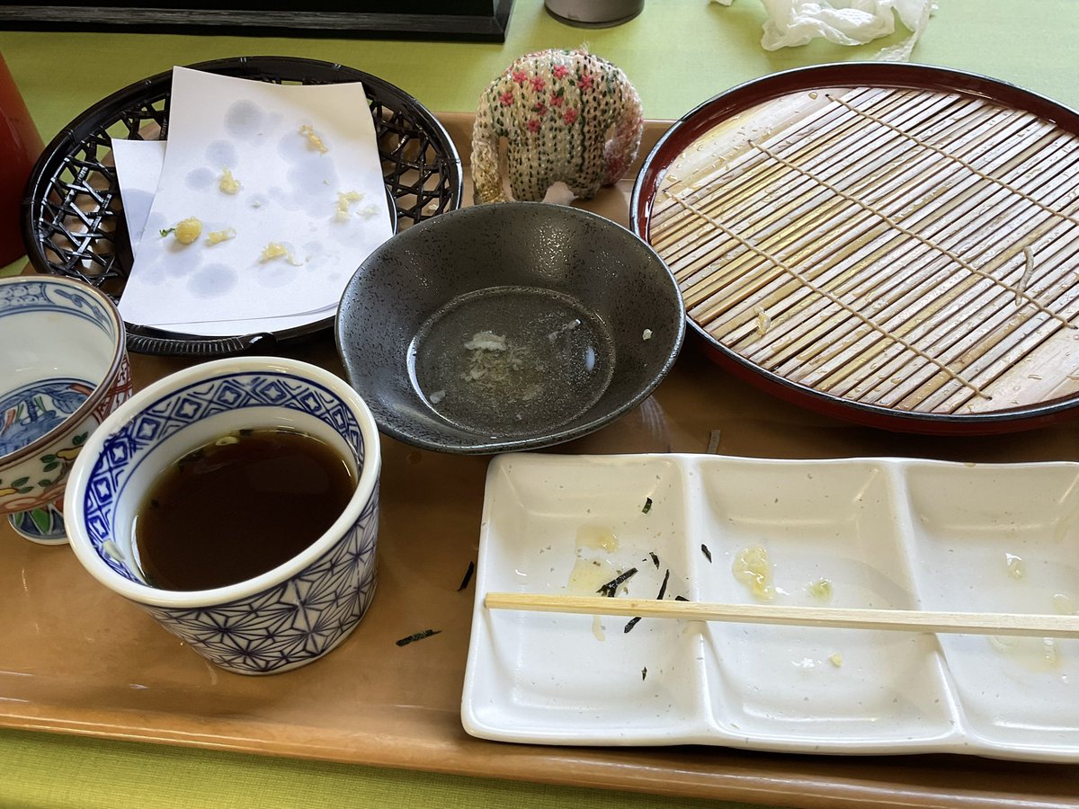 胎内　里の駅　そば処　いちべい
天そば(エビ)1400円
挽きぐるみ　二八蕎麦
天つゆが透明
海老も蕎麦も美味しかった

ごちそーさま