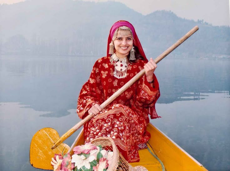 Foodie_Haya's tweet photo. Indian women with their culture. https://t.co/bNdkJw0f0W