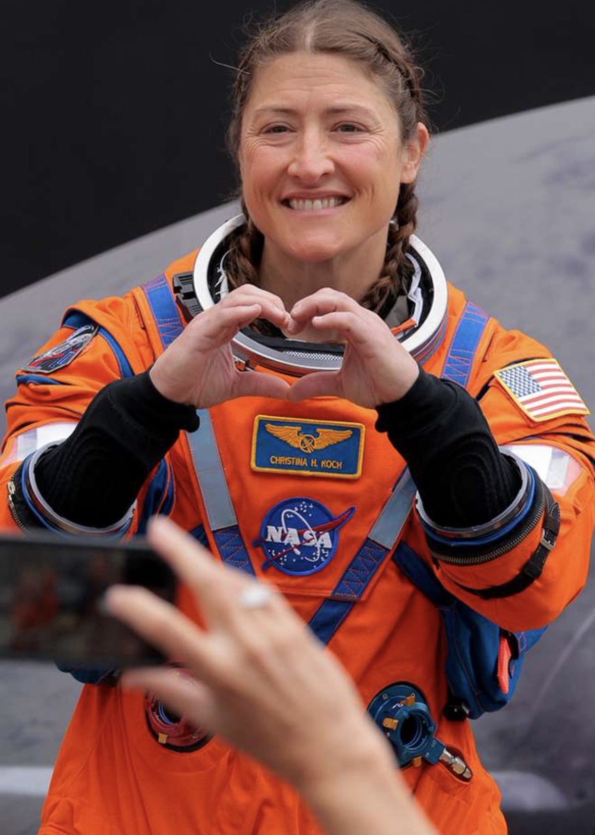 Jasmine 🌌🔭 tweet media