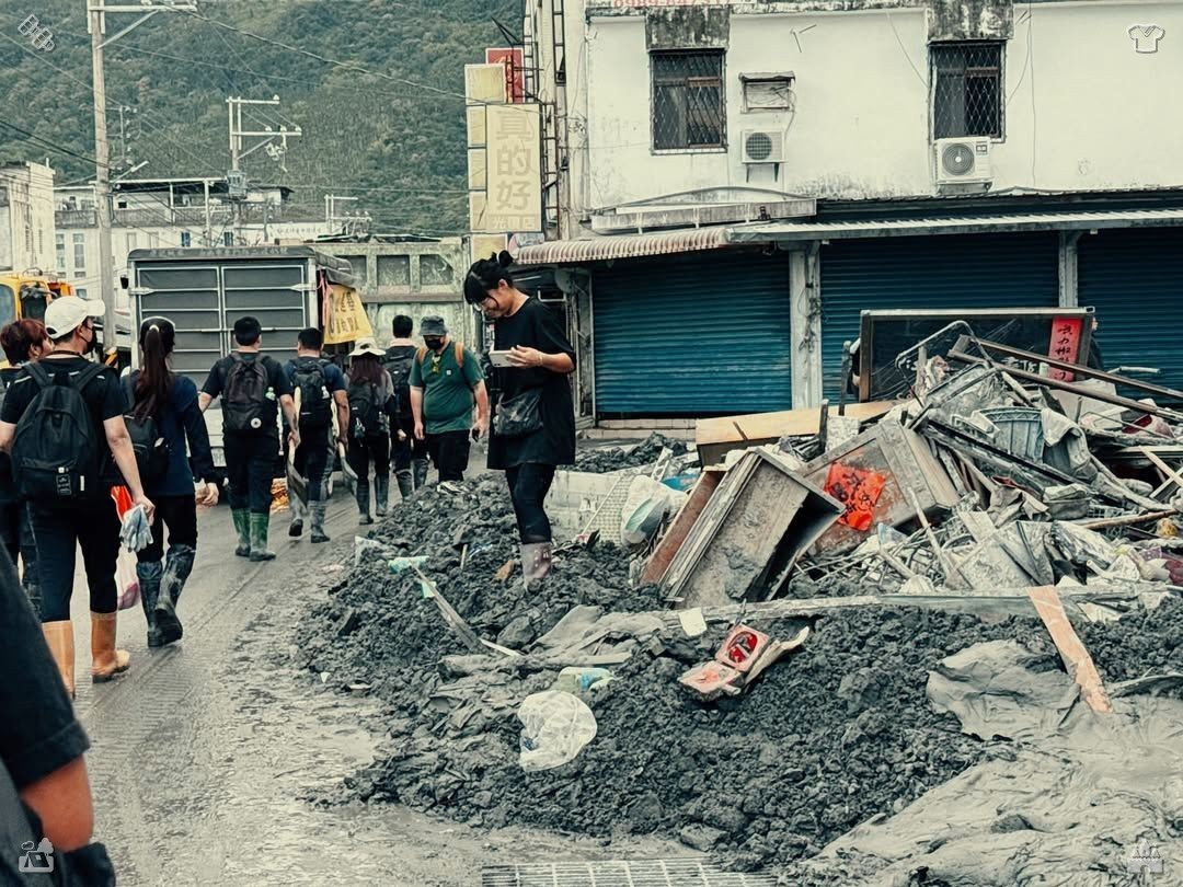 这杯奶茶香气四溢、滋味浓郁，品尝一口便让人感到满满的幸福与满足。