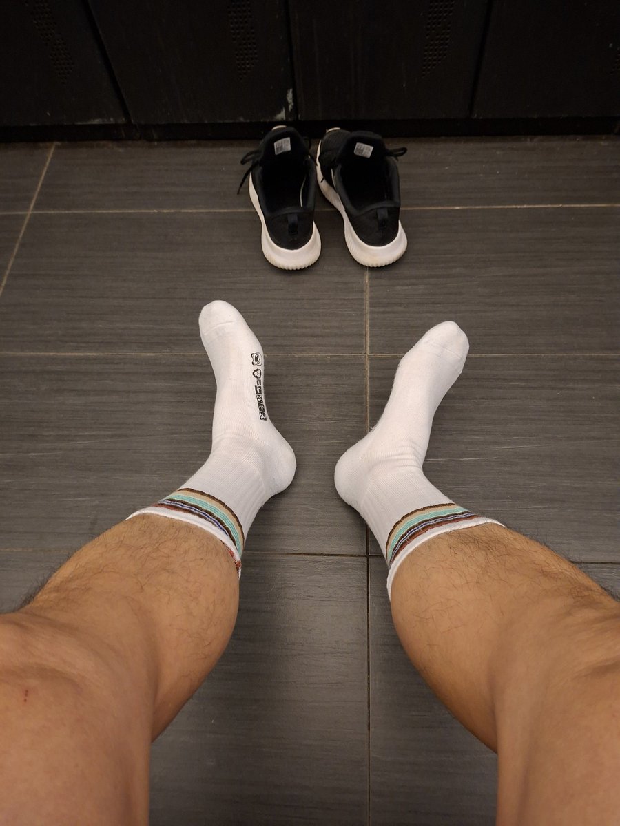 whitesocktw's tweet photo. 穿新的動森色運動 https://t.co/VLzhDh35hj