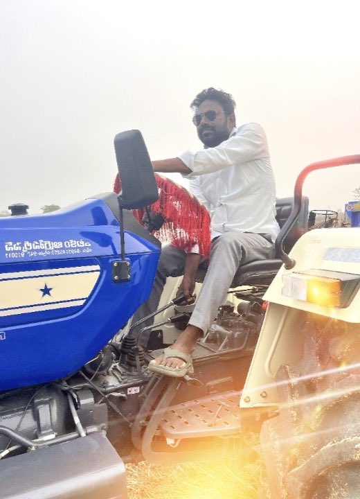 SRIDHARTHIPPAR2's tweet image. Diesel full,attitude double
Real kings drive tractors, not opinions……If you don’t like the road you are walking, start paving another one😉

#thankfulgratefulblessed 
#hardworking #drivingtractor  #driving #road