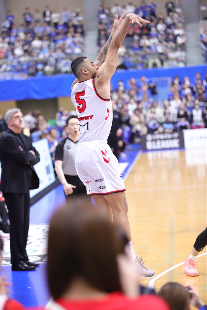 ildf1's tweet photo. マーフィーのスリー
たくみんの方が喜んでる😂 https://t.co/4hZY3ZlyIO