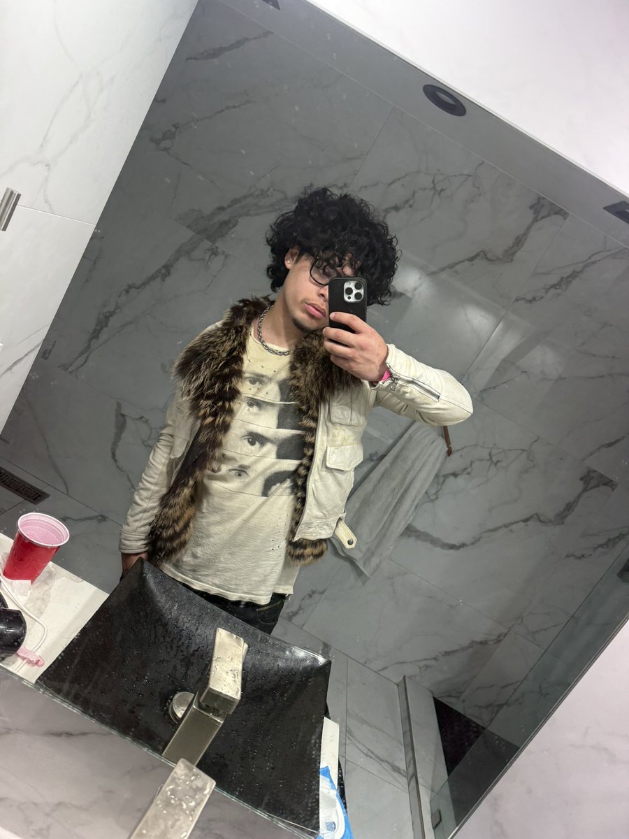 𝔅𝔢𝔫𝔧𝔦✰ tweet media