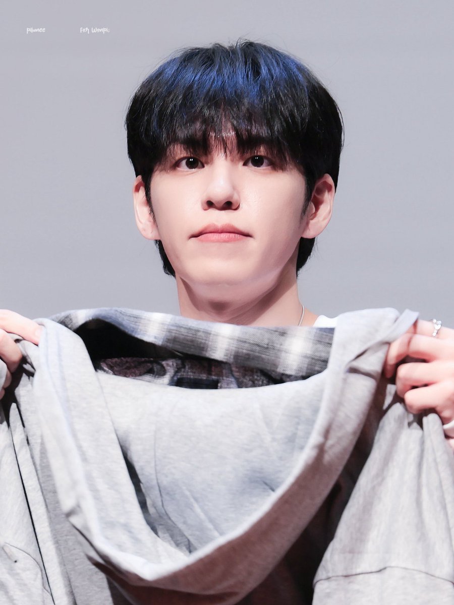 김원필이 나보다 어린거 같아.. 
사람이 진짜 어뜨케 이렇게 동그래..? 동그라미가 몇개야