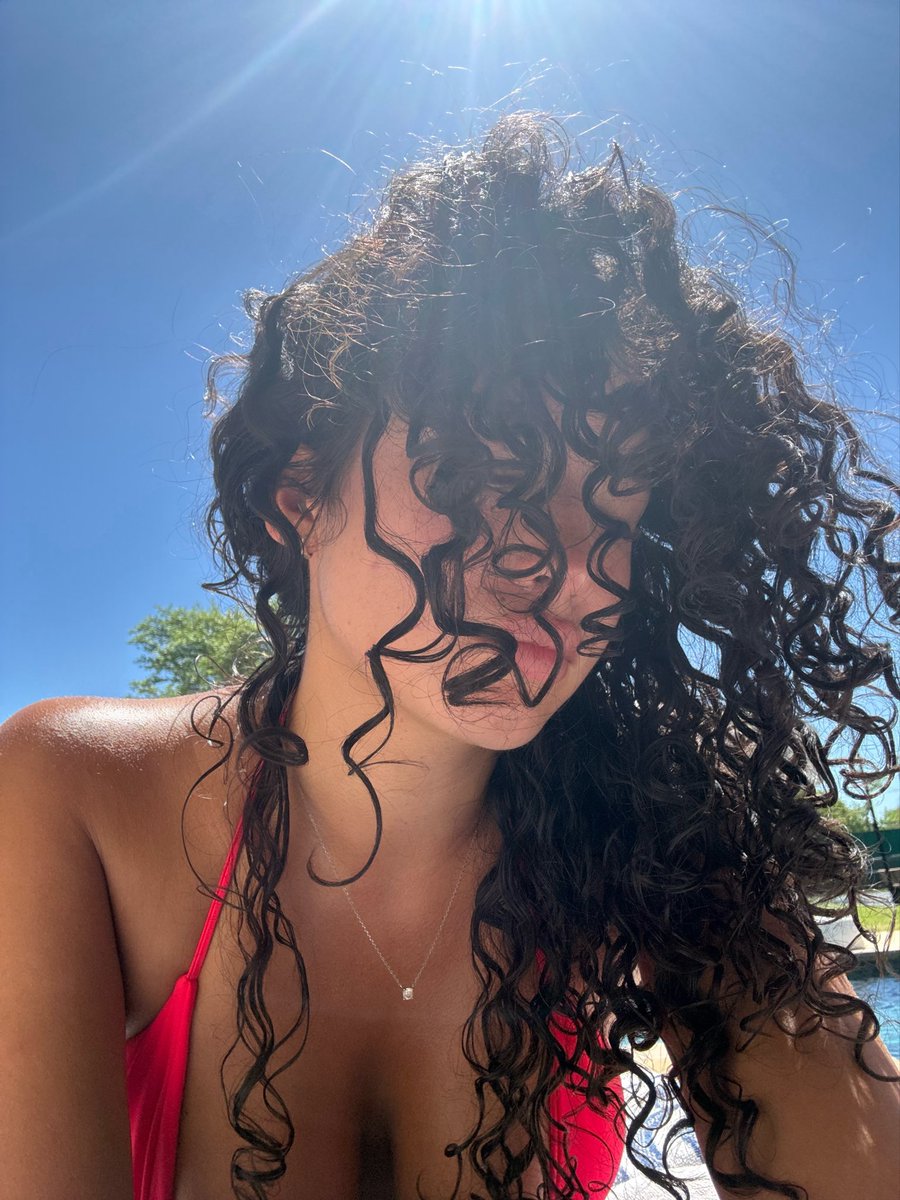 TheKingLeandra's tweet image. sweet like a mango 🥭 #latina #prettygirl #summer