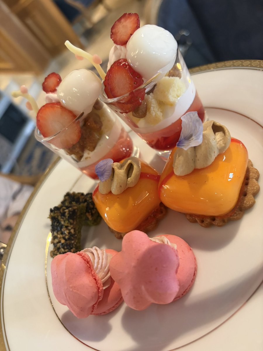 HISASHILX's tweet photo. 桜とイチゴのグラスパフェだぜで！
#HBD藤くん https://t.co/5tdDI2n8ea